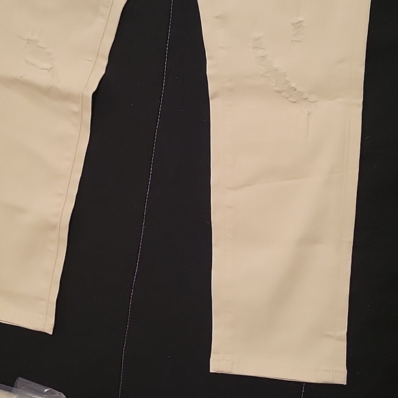 Diane Gilman Jean's Cream. - Picture 2 of 6